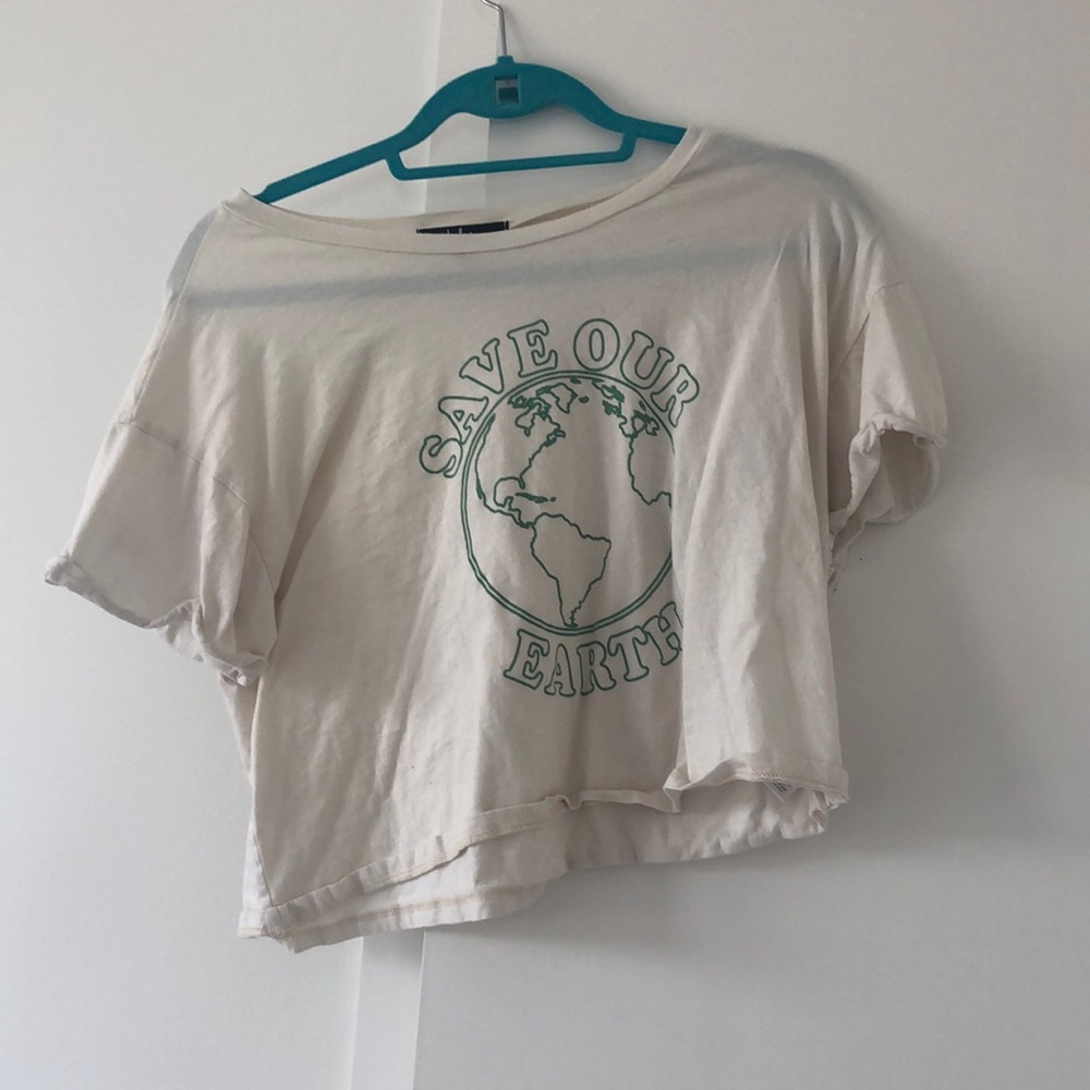 cropped Lulu’s tee